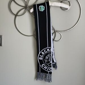 NWT Winter Classic at Notre Dame Chicago Blackhawks scarf